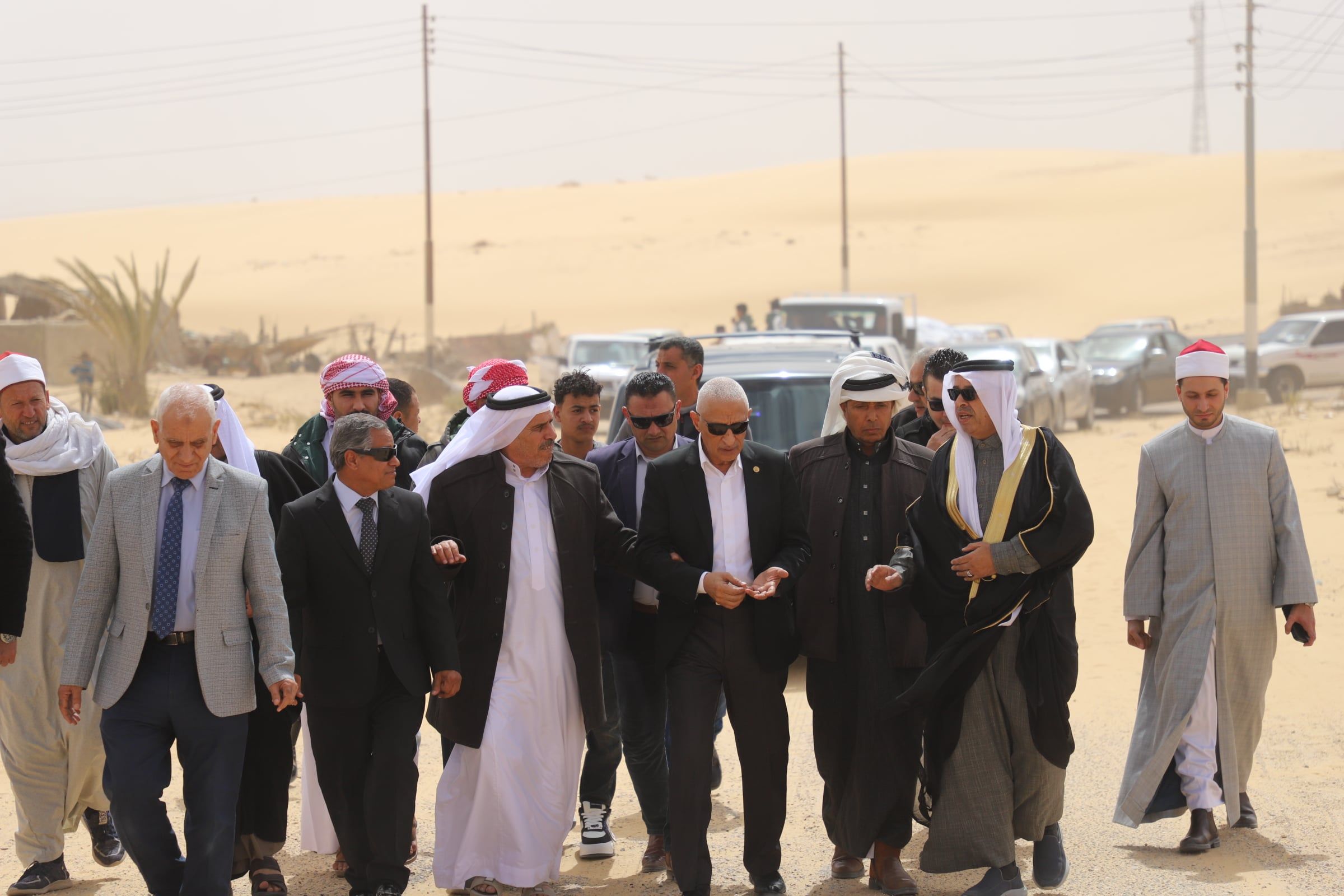 جولة ميدانية رغم الرياح الشديدة جولة ميدانية رغم الرياح الشديدة