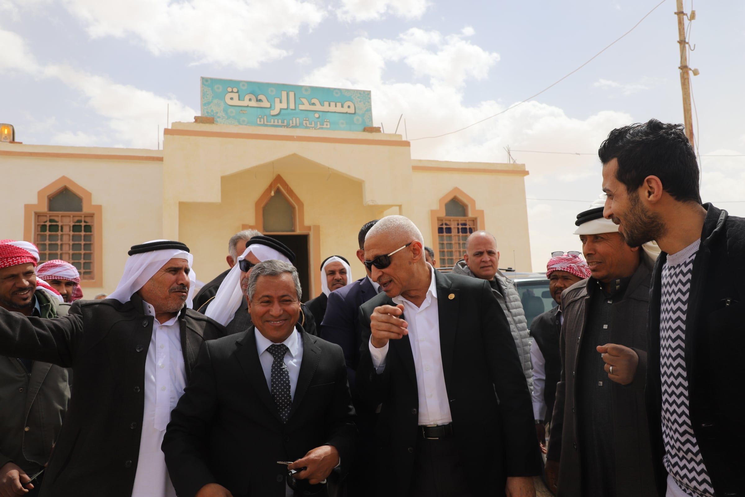 محافظ شمال سيناء وسط أهالي قرية ريسان عنيزة بوسط سيناء محافظ شمال سيناء وسط أهالي قرية ريسان عنيزة بوسط سيناء