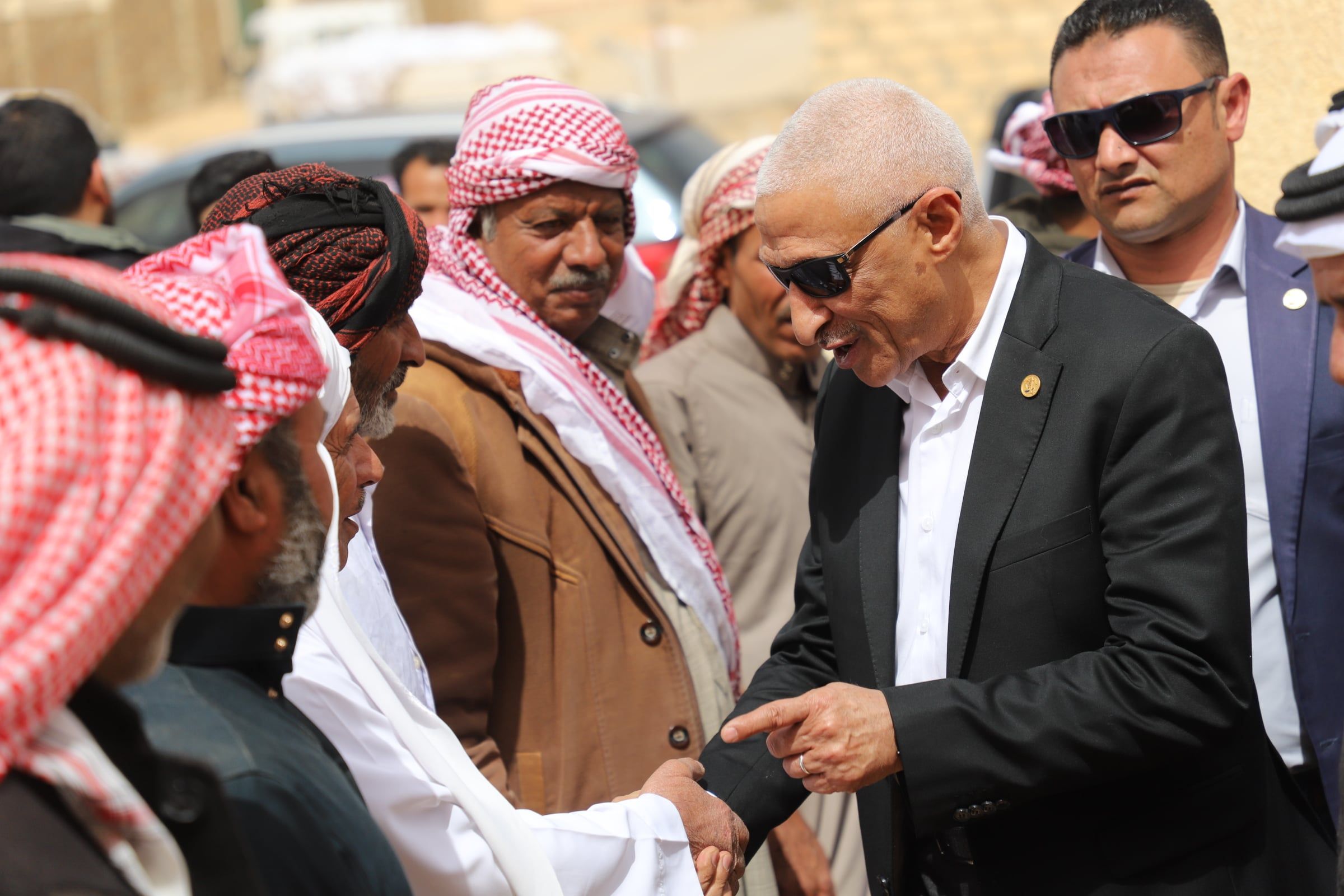 مشايخ وعواقل وسط سيناء وحديث ودي مع المحافظ مشايخ وعواقل وسط سيناء وحديث ودي مع المحافظ