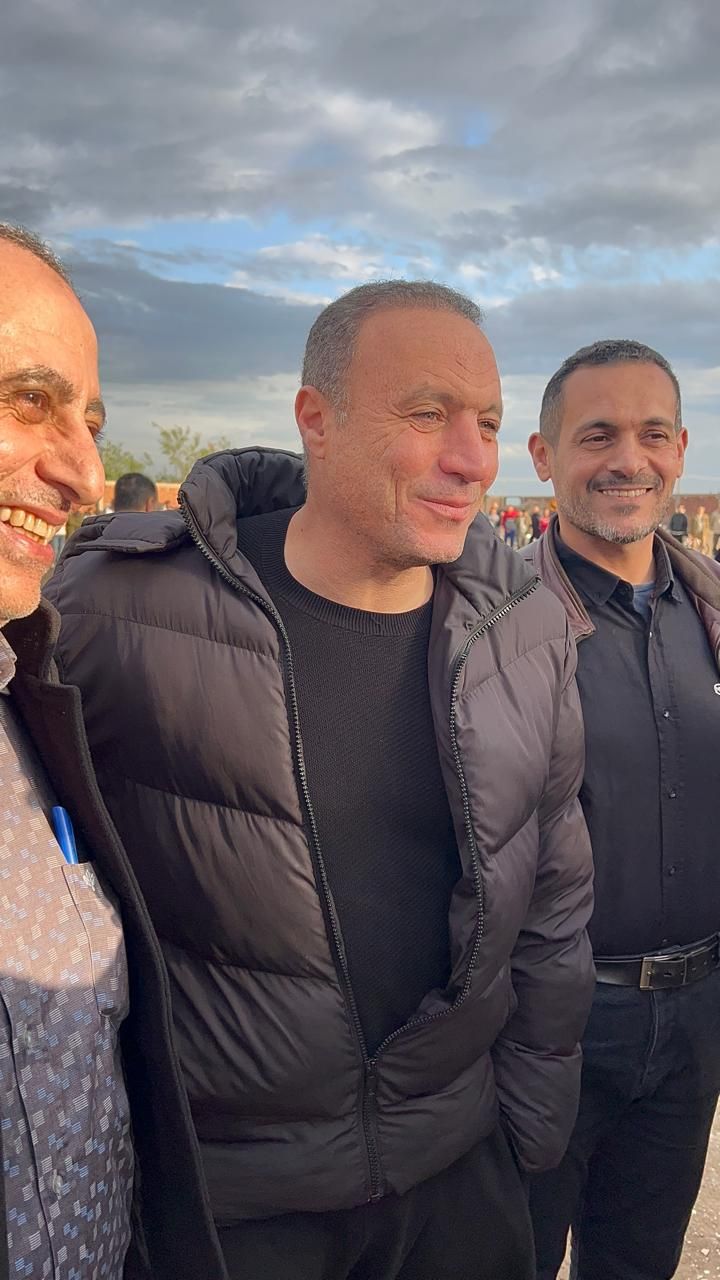 نادر السيد يلتقط الصور التذكارية نادر السيد يلتقط الصور التذكارية