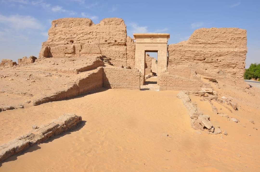 اقدم نقطة مراقبةعلى طريق درب الأربعين اقدم نقطة مراقبةعلى طريق درب الأربعين