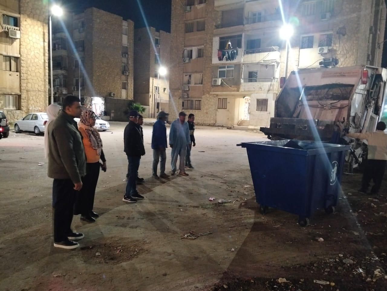 إستمرار المتابعة المسائية لرفع التراكمات وتأمين كابلات الكهرباء بالسويس (2) إستمرار المتابعة المسائية لرفع التراكمات وتأمين كابلات الكهرباء بالسويس (2)