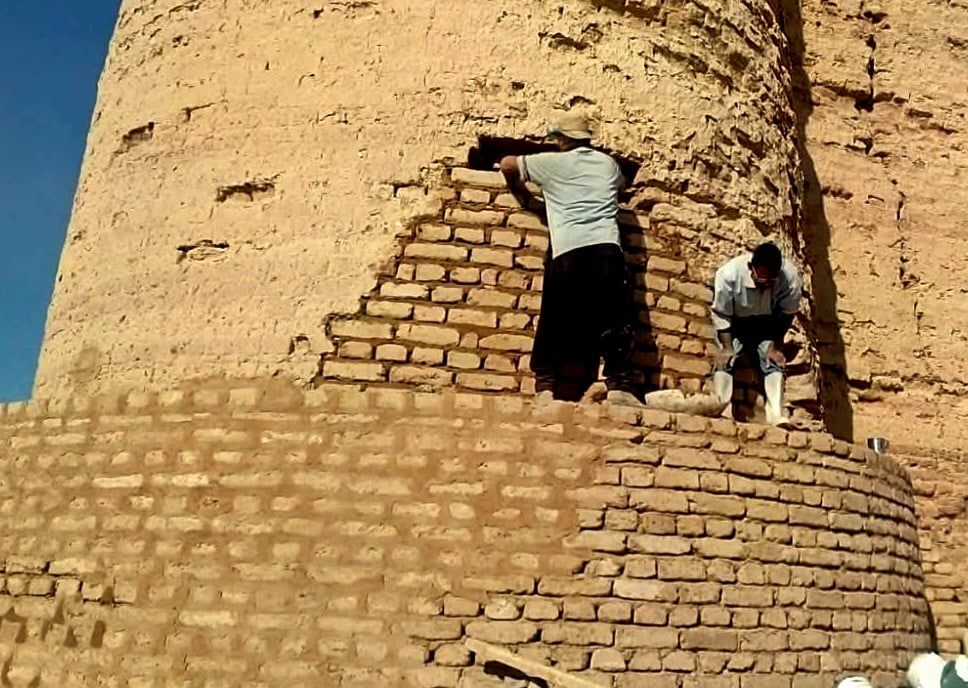 ترميم احد أبراج حصن المنيرة ترميم احد أبراج حصن المنيرة