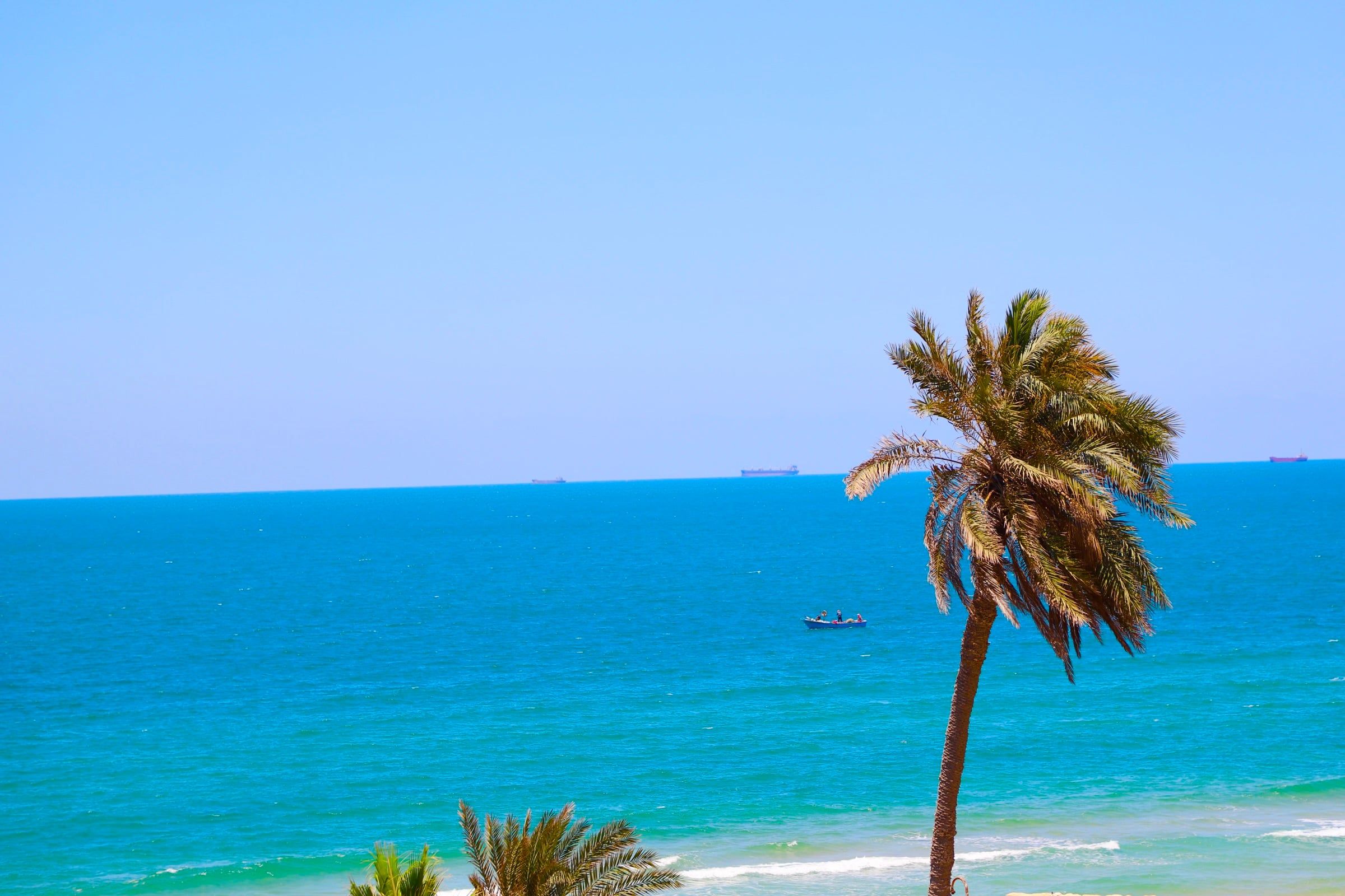 هدوء البحر وعودة حركة السفن في ميناء العريش هدوء البحر وعودة حركة السفن في ميناء العريش