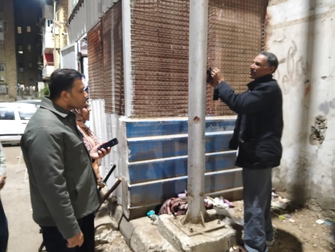 إستمرار المتابعة المسائية لرفع التراكمات وتأمين كابلات الكهرباء بالسويس (3) إستمرار المتابعة المسائية لرفع التراكمات وتأمين كابلات الكهرباء بالسويس (3)