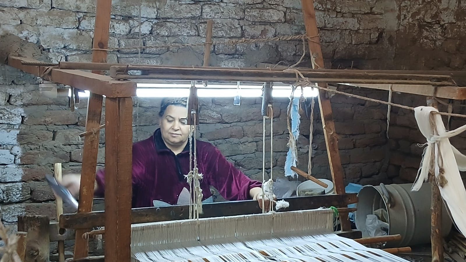 صناعة الشال اليدوي بقنا صناعة الشال اليدوي بقنا