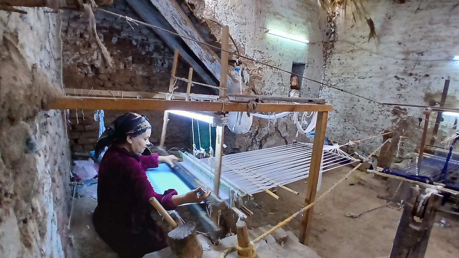 مكان تصنيع الشال اليدوي مكان تصنيع الشال اليدوي