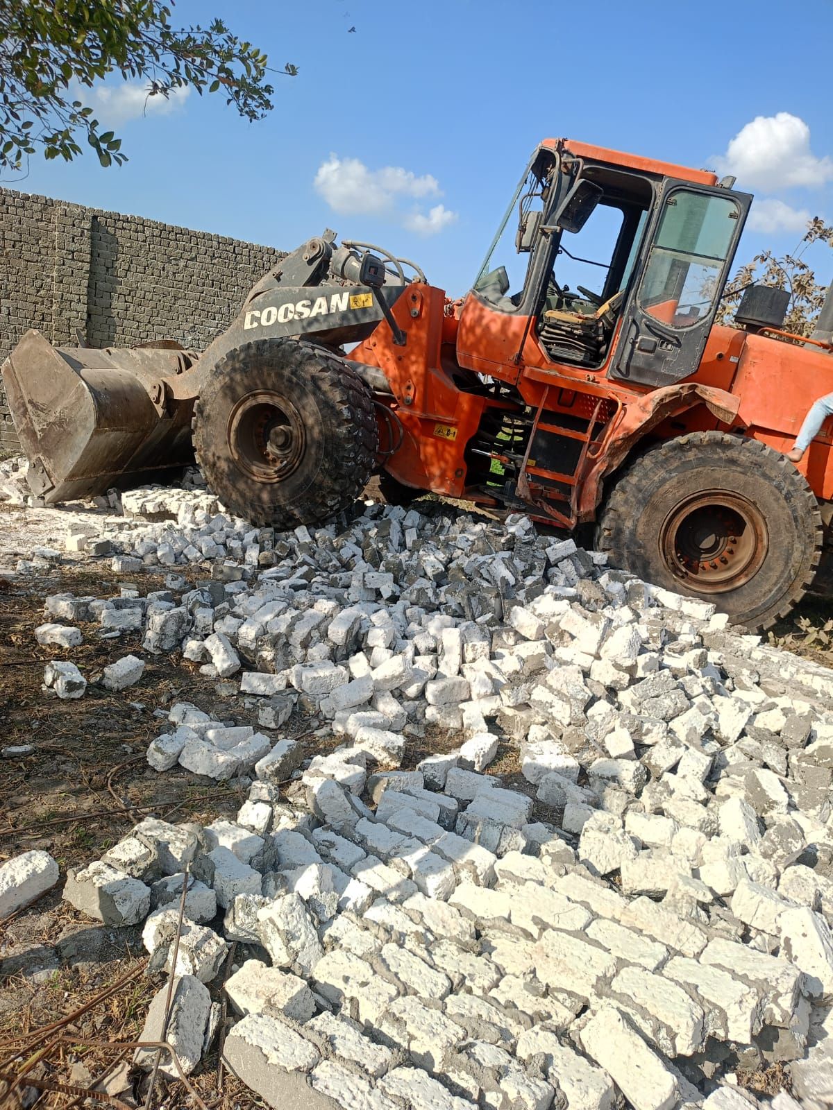 مخالفات بناء وتعديات على الأراضى الزراعية مخالفات بناء وتعديات على الأراضى الزراعية