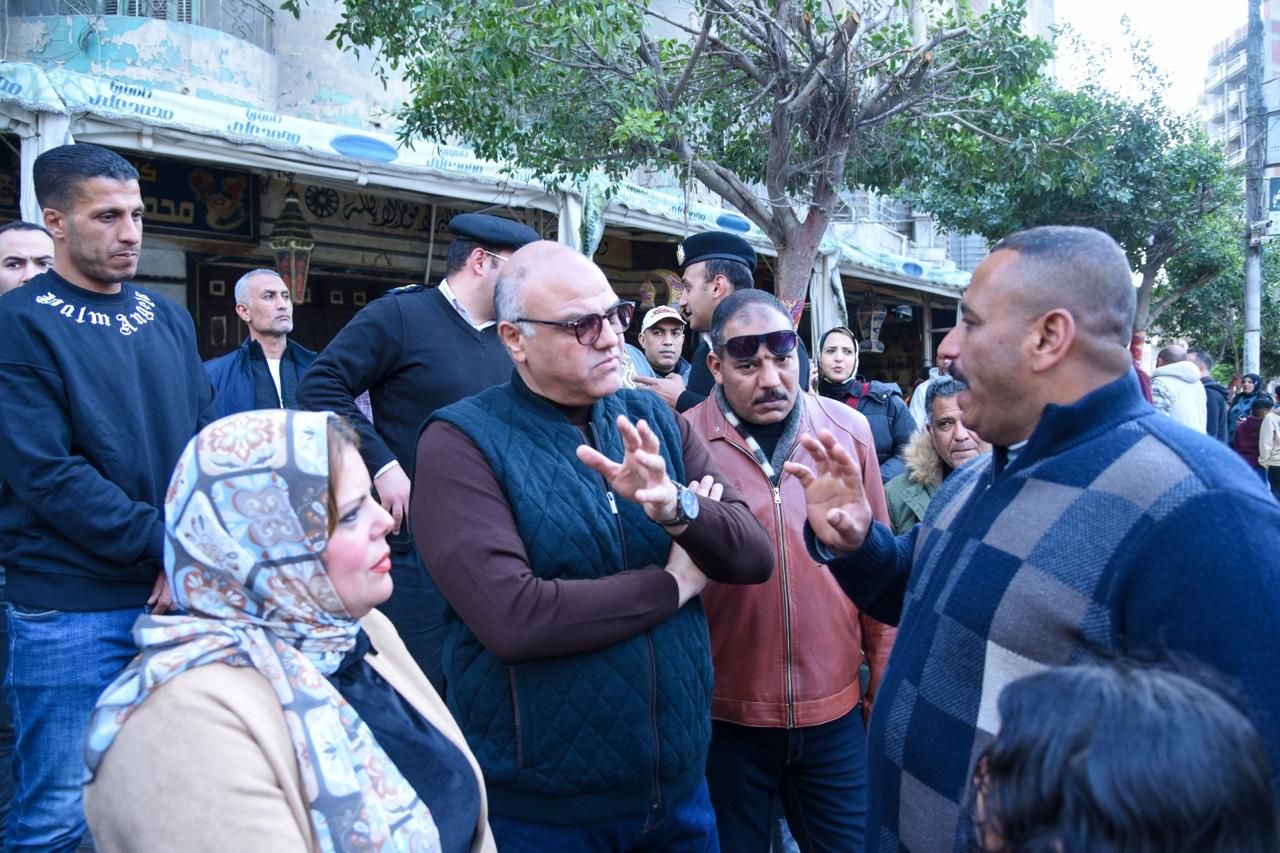 محافظ الإسكندرية خلال حملة لرفع التعديات محافظ الإسكندرية خلال حملة لرفع التعديات