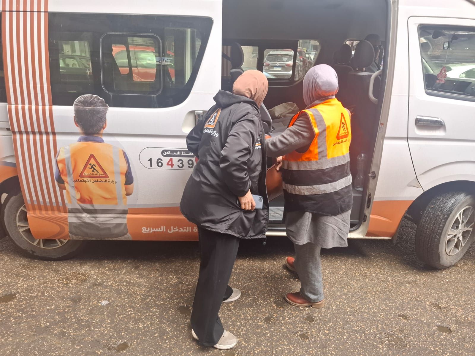 فرق التدخل السريع تكثف تواجدها الميداني لمواجهة تداعيات الأمطار (3) فرق التدخل السريع تكثف تواجدها الميداني لمواجهة تداعيات الأمطار (3)