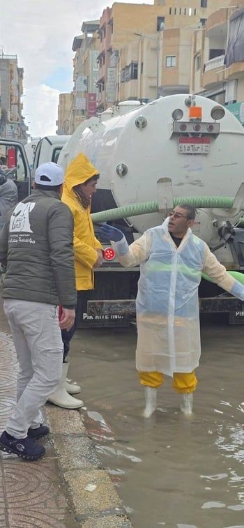 لليوم الثاني ..مصر الخير عضو التحالف الوطني تواصل جهودها الميدانية لمواجهة تداعيات التقلبات الجوية (3) لليوم الثاني ..مصر الخير عضو التحالف الوطني تواصل جهودها الميدانية لمواجهة تداعيات التقلبات الجوية (3)