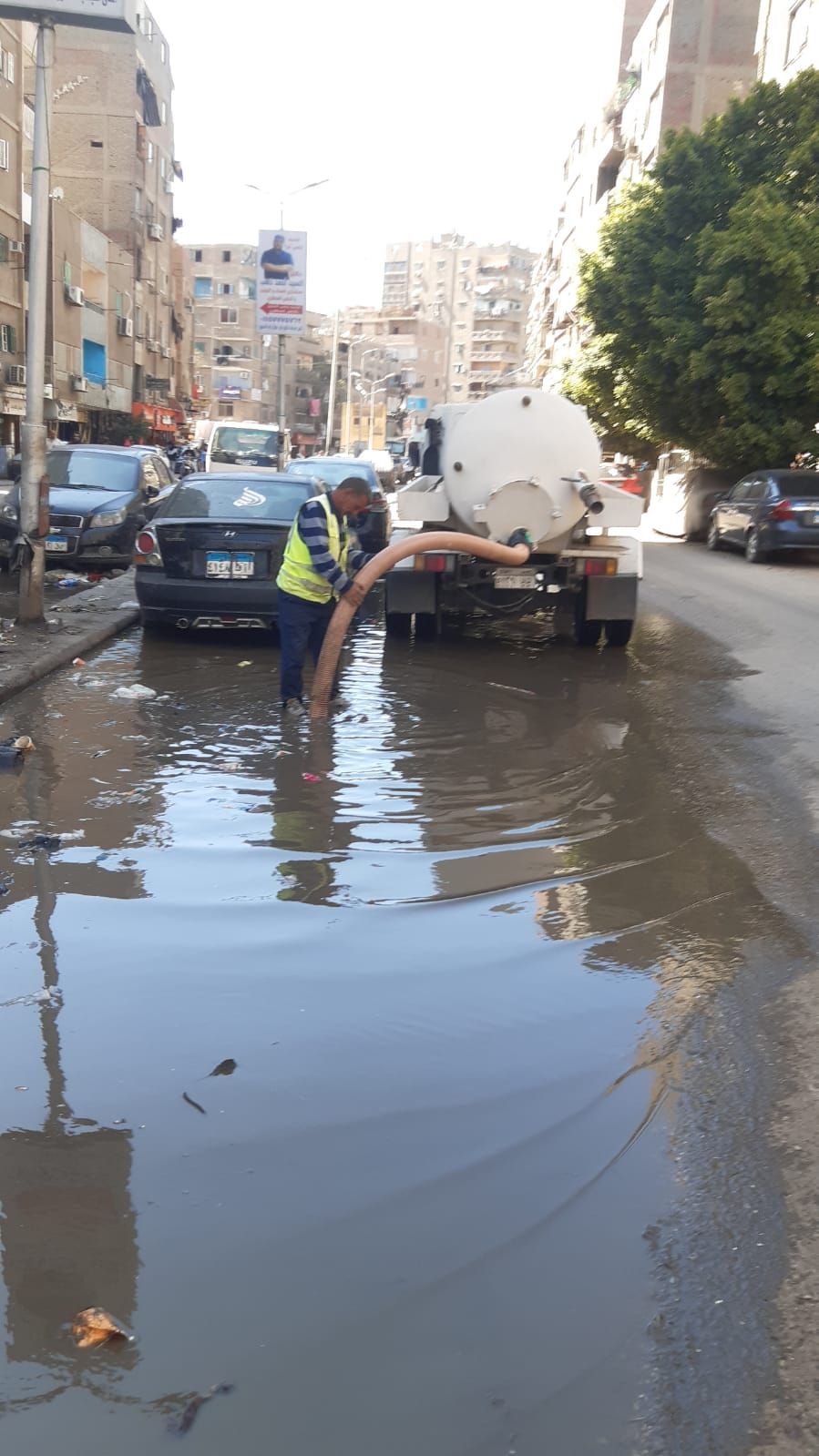 سيارات شفط وسحب تراكمات مياه الأمطار بمناطق الجيزة (3) سيارات شفط وسحب تراكمات مياه الأمطار بمناطق الجيزة (3)