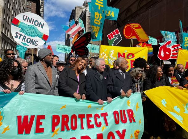 المشاهير فى المظاهرات المشاهير فى المظاهرات