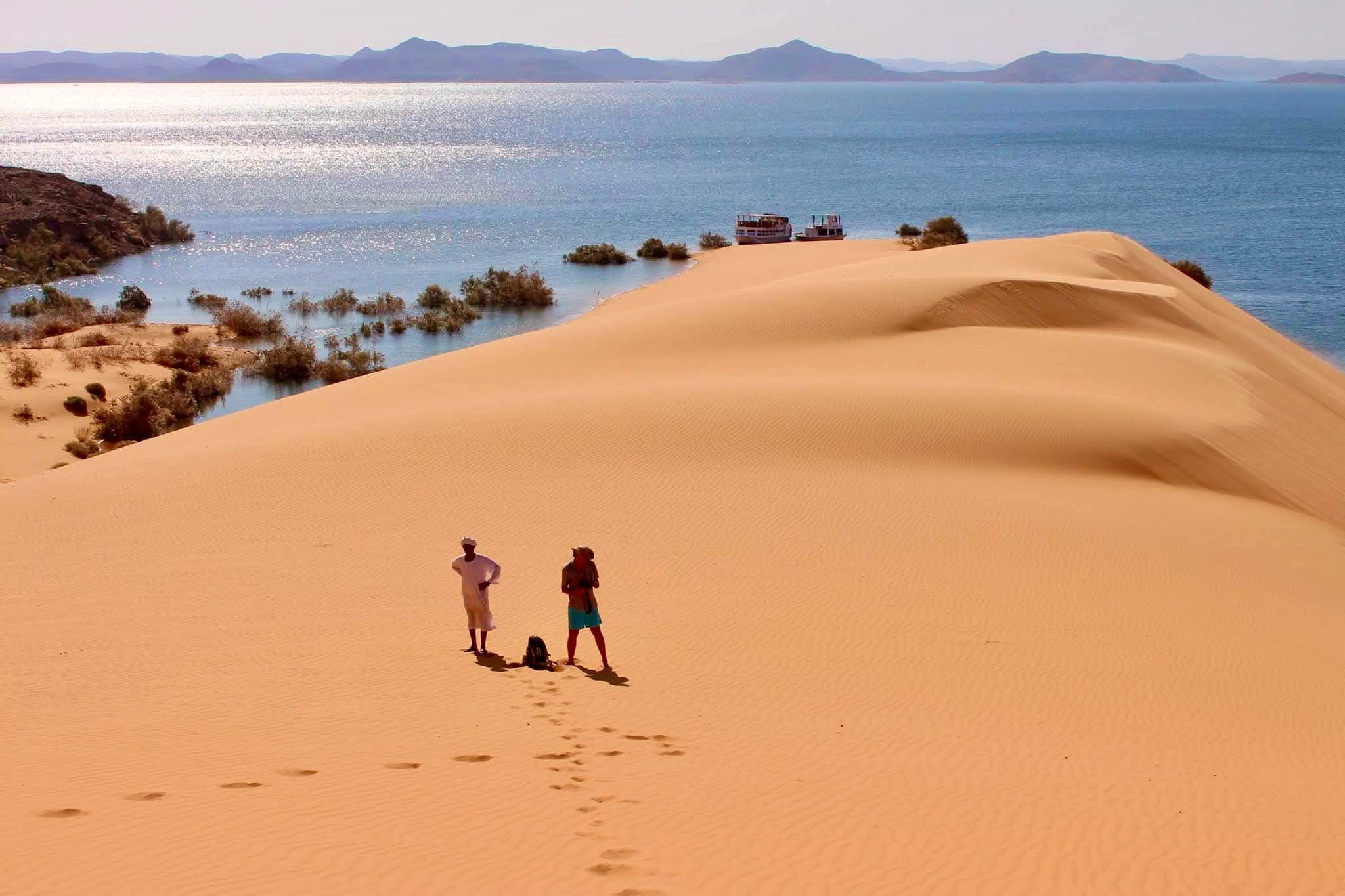 الطبيعة خلف السد الطبيعة خلف السد