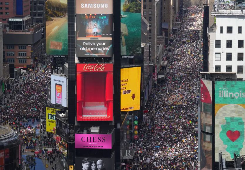 المظاهرات في الشوارع المظاهرات في الشوارع