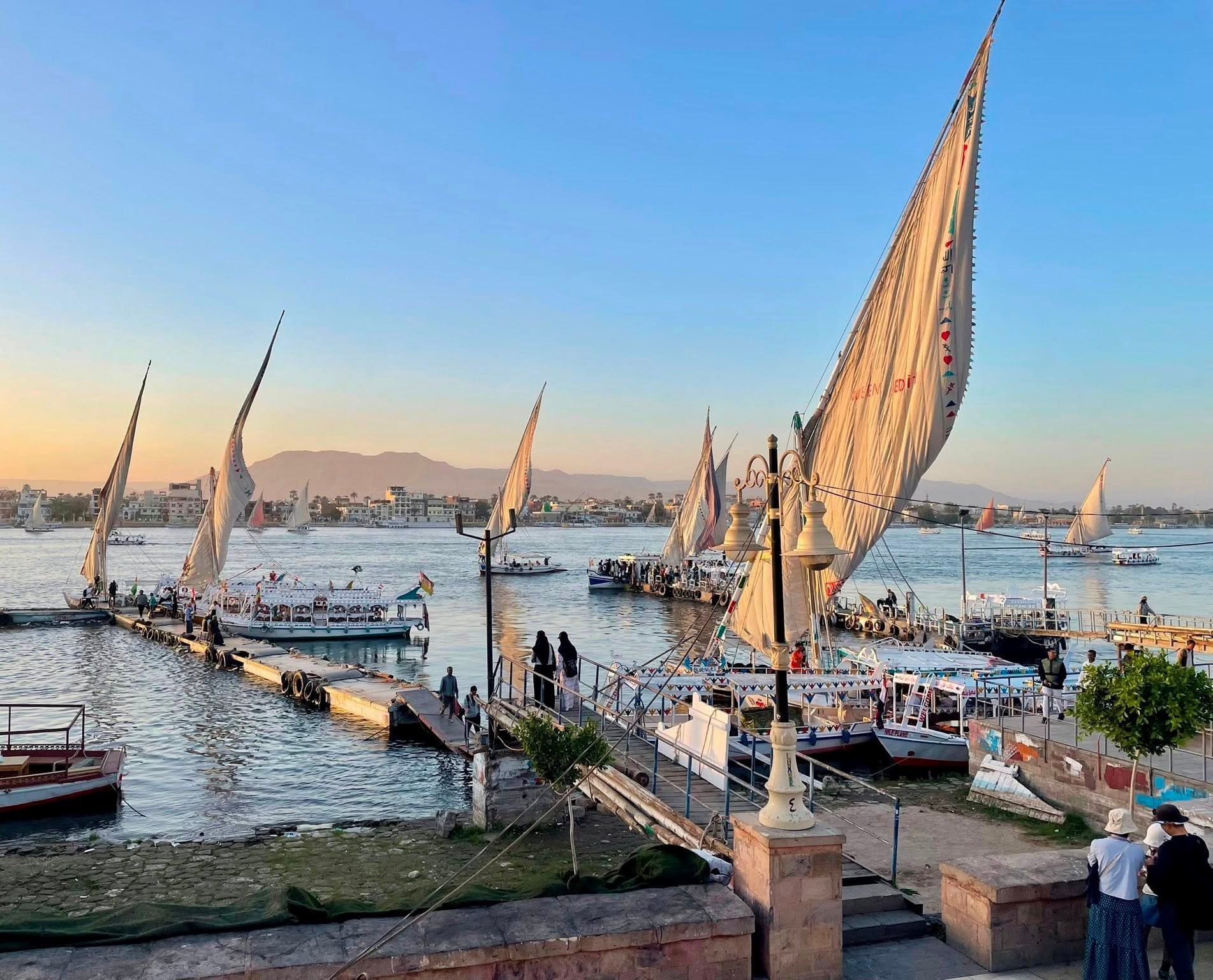 المراكب الشراعية النيلية مصدر رزق وخير لأبناء الأقصر مع سياح العالم المراكب الشراعية النيلية مصدر رزق وخير لأبناء الأقصر مع سياح العالم