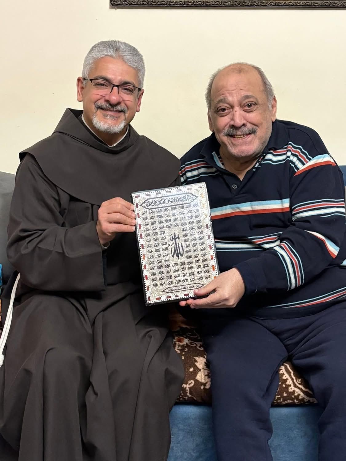 الفنان ضياء الميرغني والأب بطرس دانيال الفنان ضياء الميرغني والأب بطرس دانيال