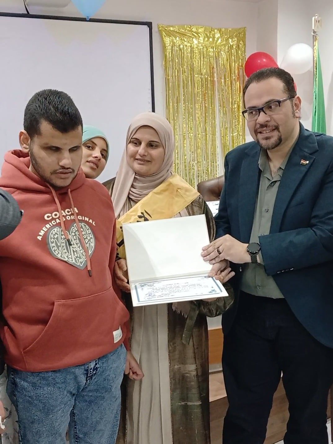 م لثلاثة مكفوفين من حفظة القرآن تحصد لقب الأم المثالية بالشرقية م لثلاثة مكفوفين من حفظة القرآن تحصد لقب الأم المثالية بالشرقية