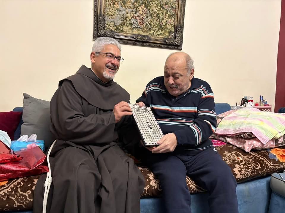 الفنان ضياء الميرغني والأب بطرس دانيال الفنان ضياء الميرغني والأب بطرس دانيال