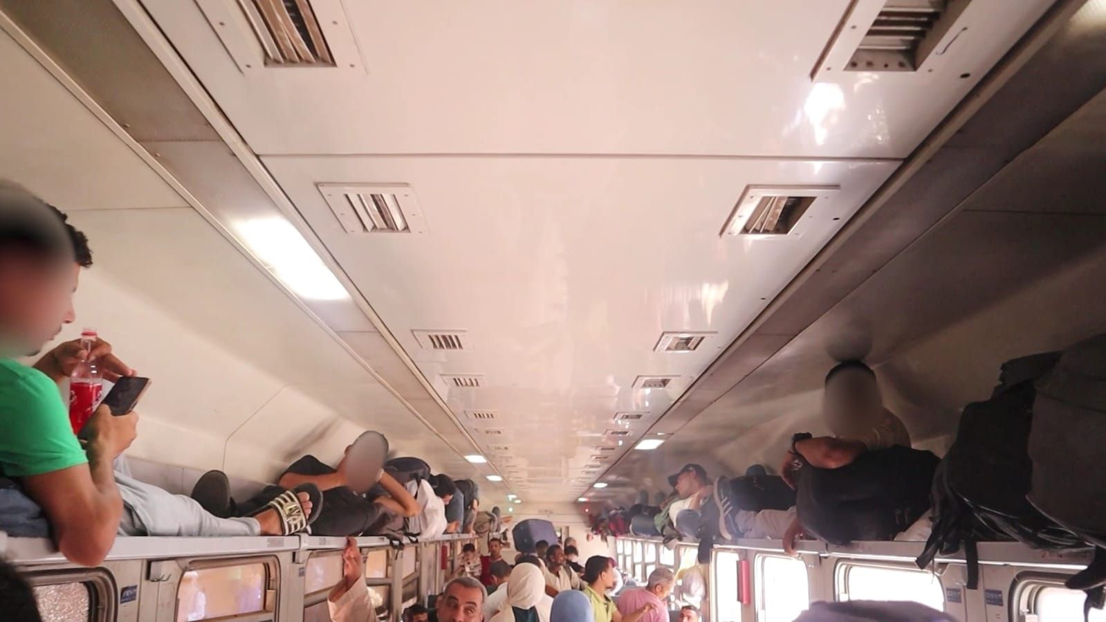 سلوكيات خاطئة بالقطارات سلوكيات خاطئة بالقطارات