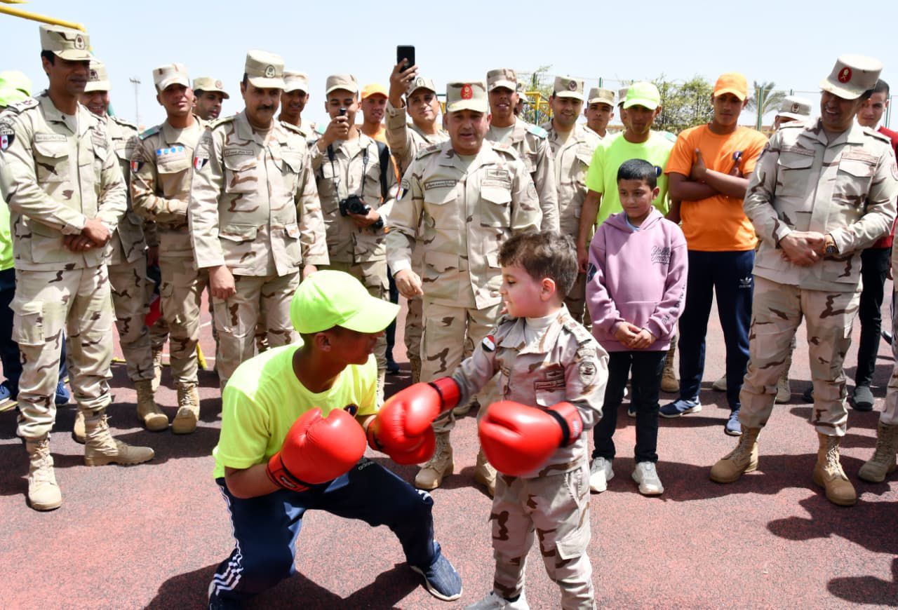 القوات المسلحة تشارك أطفال مصر الاحتفال بيوم اليتيم (2) القوات المسلحة تشارك أطفال مصر الاحتفال بيوم اليتيم (2)