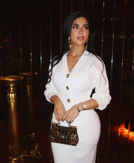 كارولين عزمى كارولين عزمى