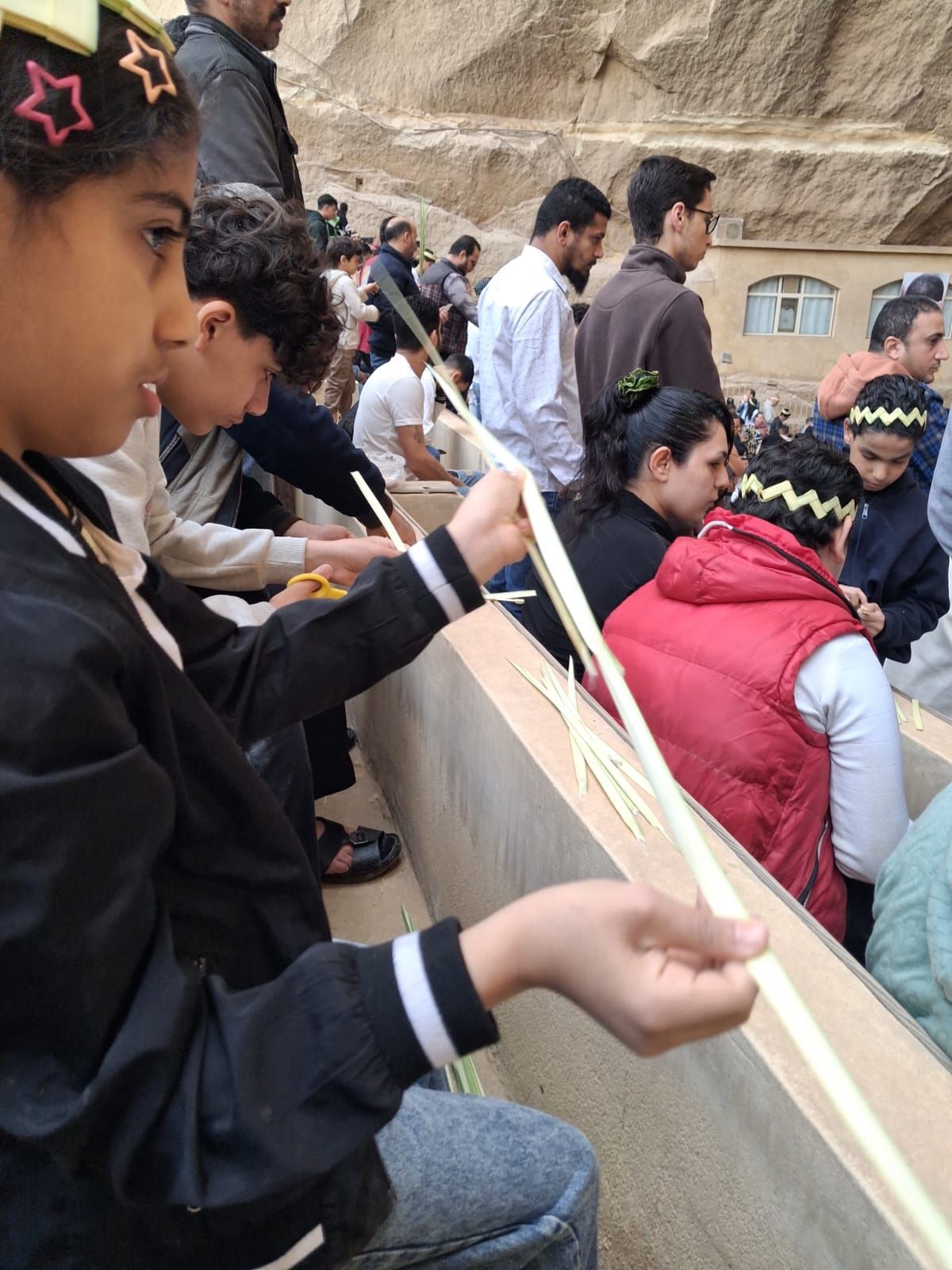 بهجة الأطفال بأحد الزعف في دير سمعان بالمقطم بهجة الأطفال بأحد الزعف في دير سمعان بالمقطم