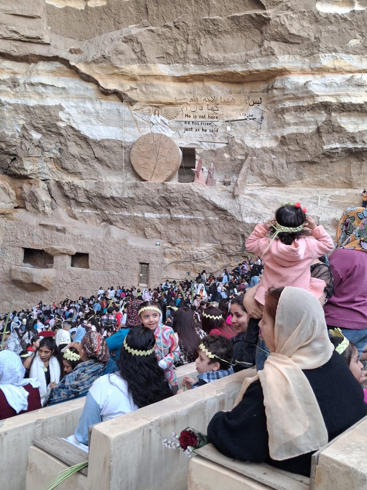 بهجة الأطفال تزين احتفالات الأقباط بأحد الزعف بهجة الأطفال تزين احتفالات الأقباط بأحد الزعف