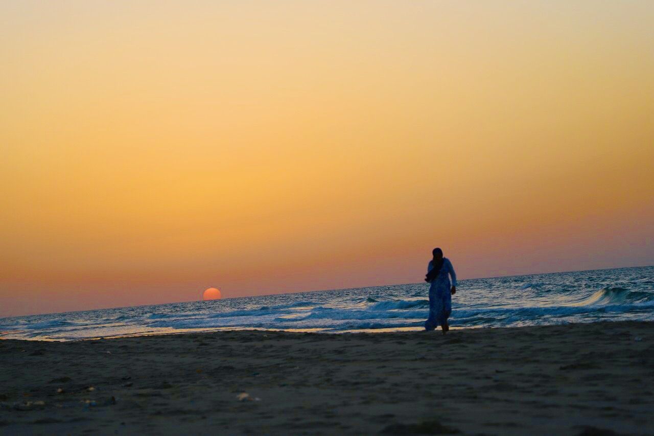 شواطيء خالية علي غير العادة شواطيء خالية علي غير العادة