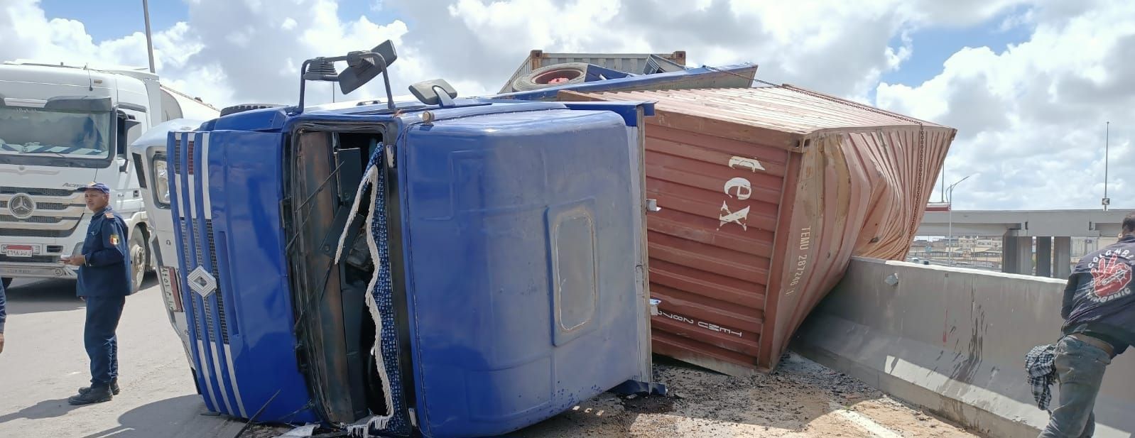 انقلاب سيارة نقل ثقيل الإسكندرية انقلاب سيارة نقل ثقيل الإسكندرية