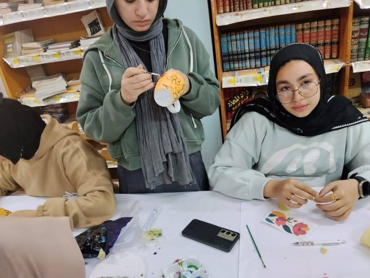 ورش الرسم على الخزف ضمن برامج أندية الفتاة بمراكز شباب كفر الشيخ ورش الرسم على الخزف ضمن برامج أندية الفتاة بمراكز شباب كفر الشيخ