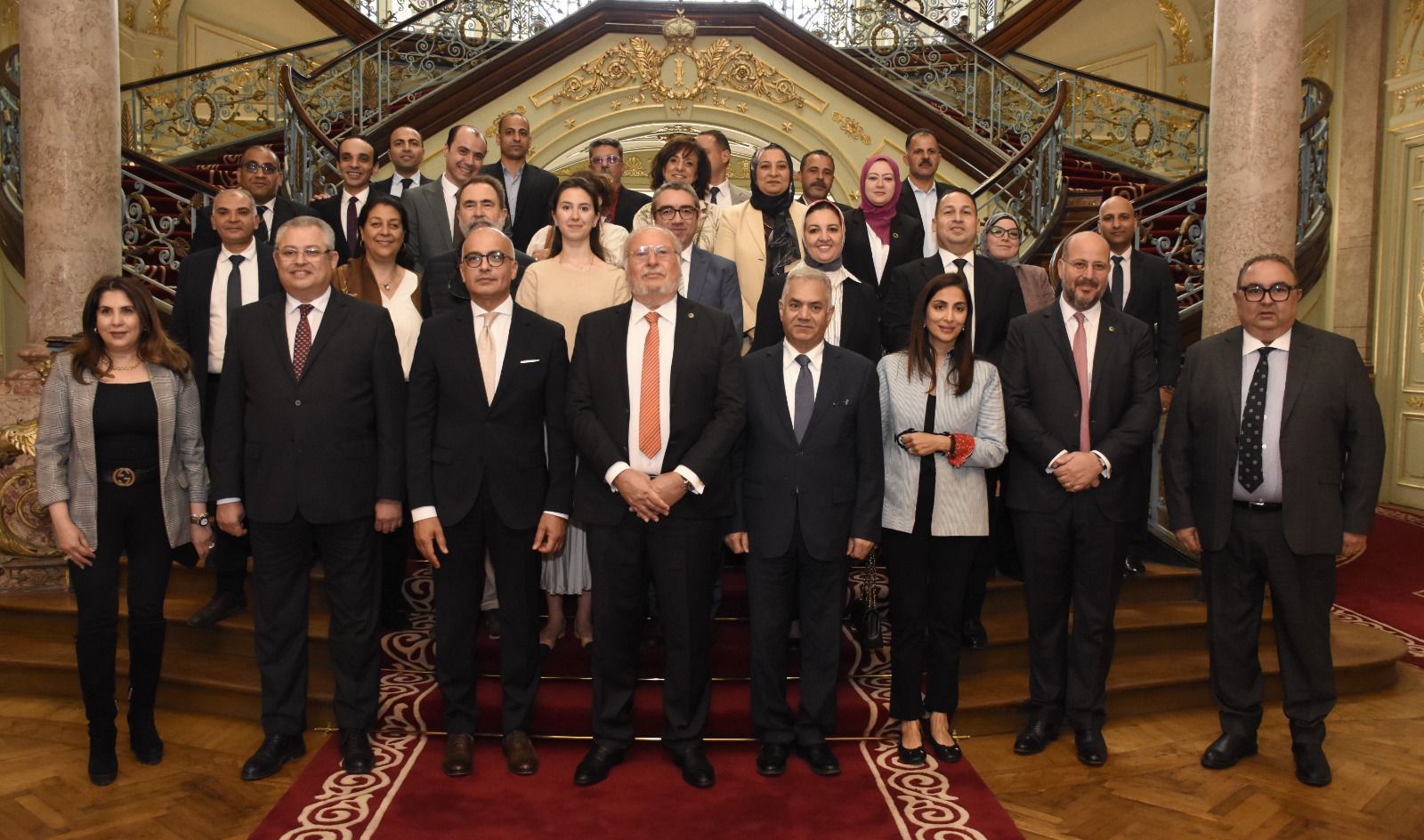 الملك أحمد فؤاد الثاني في زيارة تاريخية لقصر الزعفران الملك أحمد فؤاد الثاني في زيارة تاريخية لقصر الزعفران