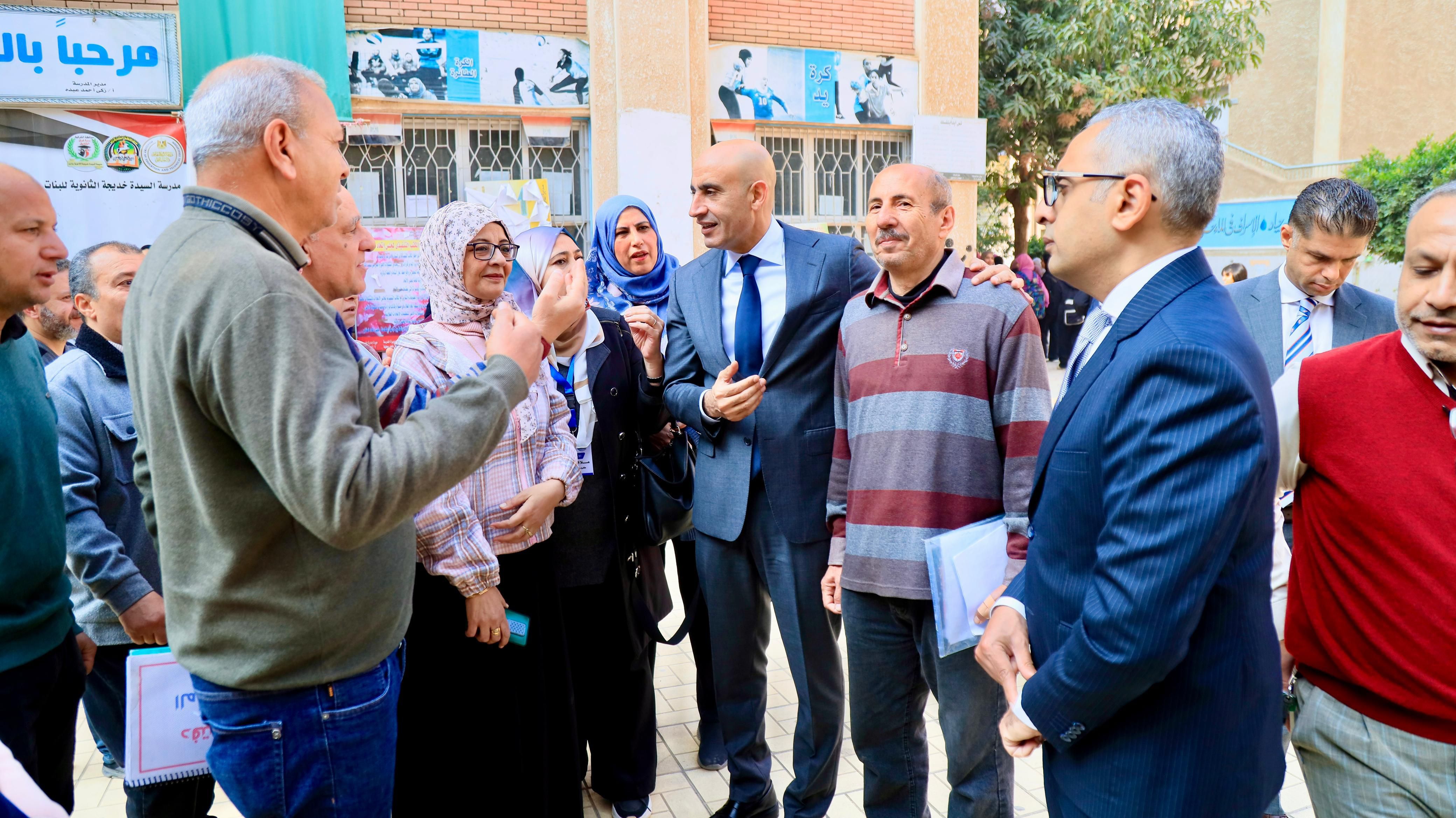 جولة مفاجئة لوزير التربية والتعليم جولة مفاجئة لوزير التربية والتعليم