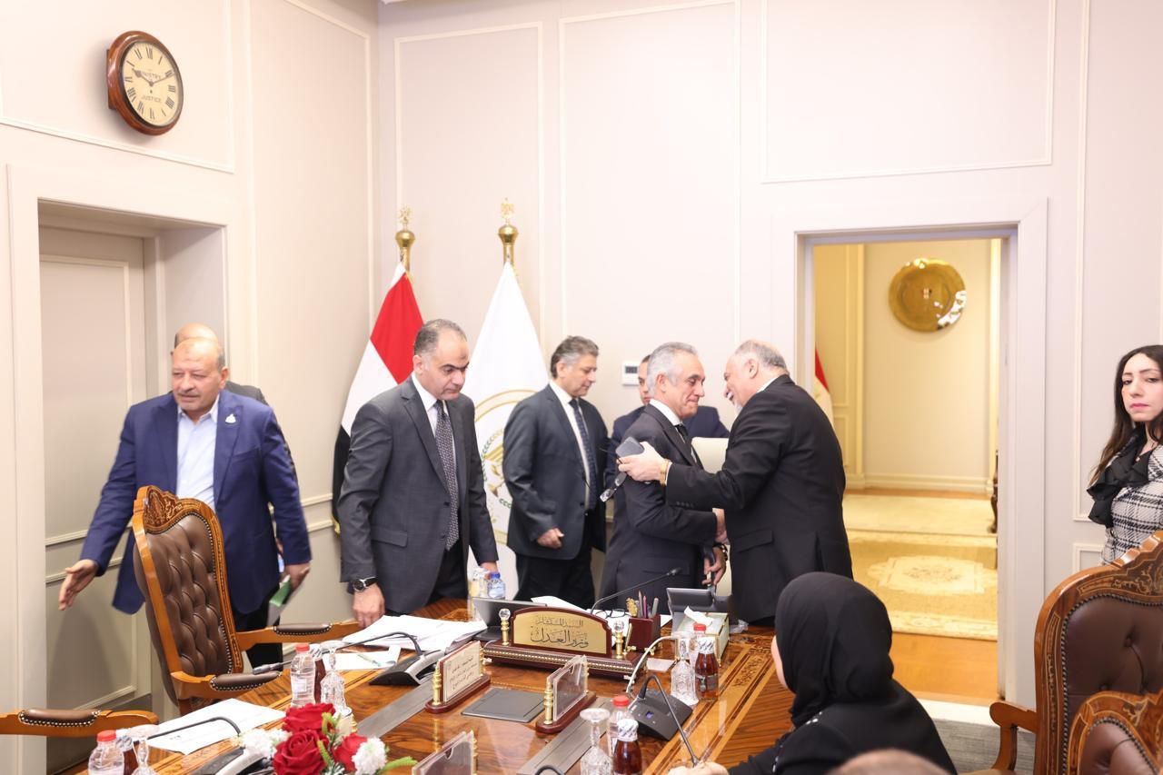 وزير العدل يلتقي أعضاء مجلسي النواب والشيوخ لتعزيز التعاون (1) وزير العدل يلتقي أعضاء مجلسي النواب والشيوخ لتعزيز التعاون (1)