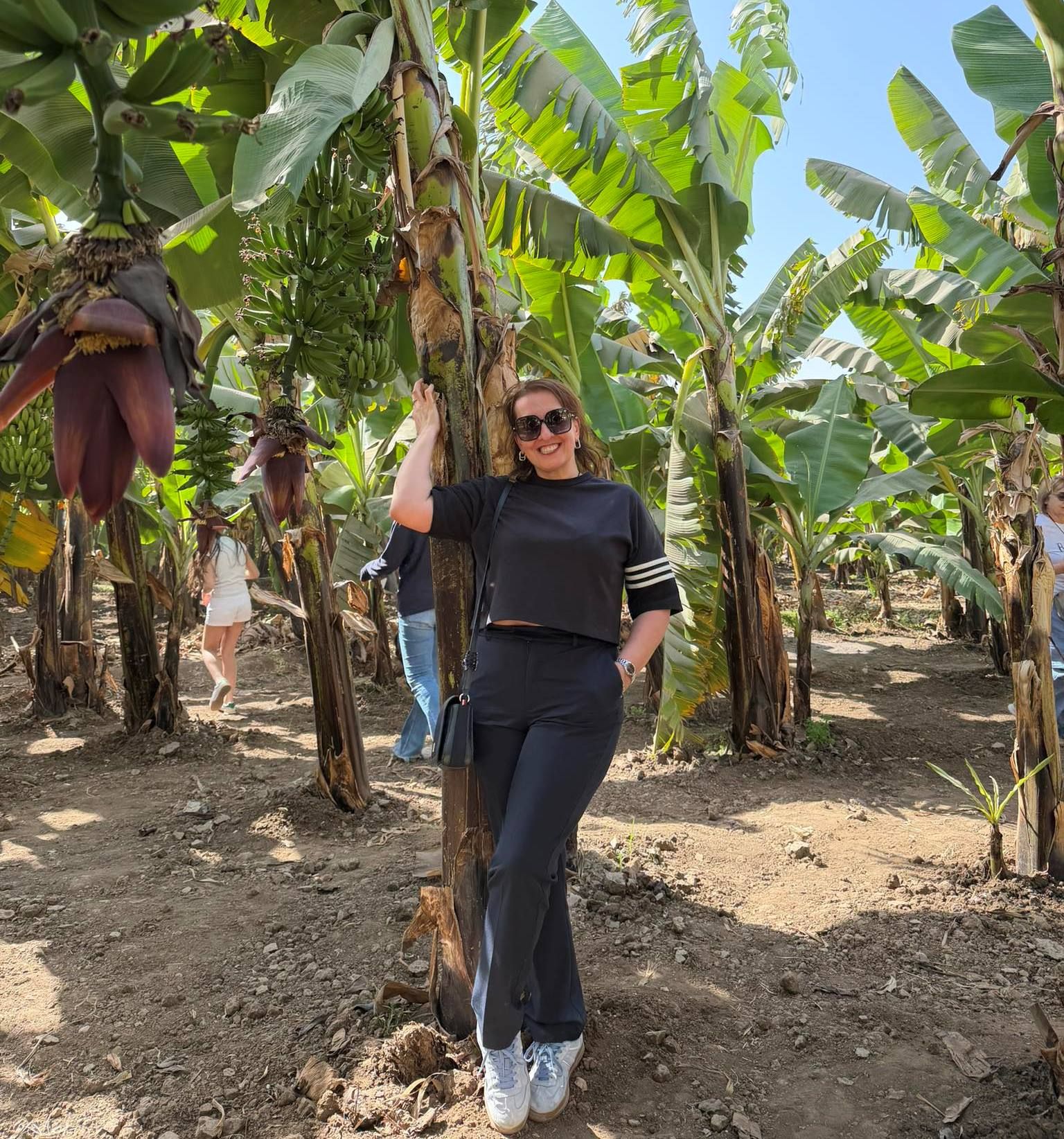 استمتاع أجنبية فى قلب جزيرة الموز استمتاع أجنبية فى قلب جزيرة الموز