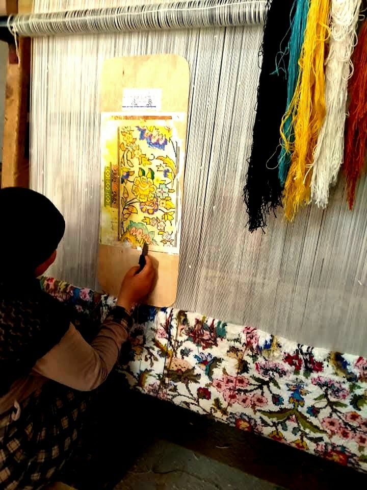 دقة فى نسج الغرز وفقا للصورة المطلوبة دقة فى نسج الغرز وفقا للصورة المطلوبة