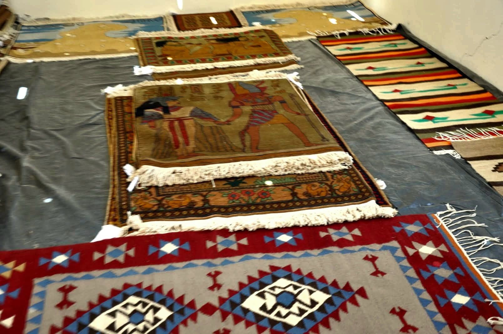 احدى منتجات السجاد اليدوى باللواء صبيح احدى منتجات السجاد اليدوى باللواء صبيح