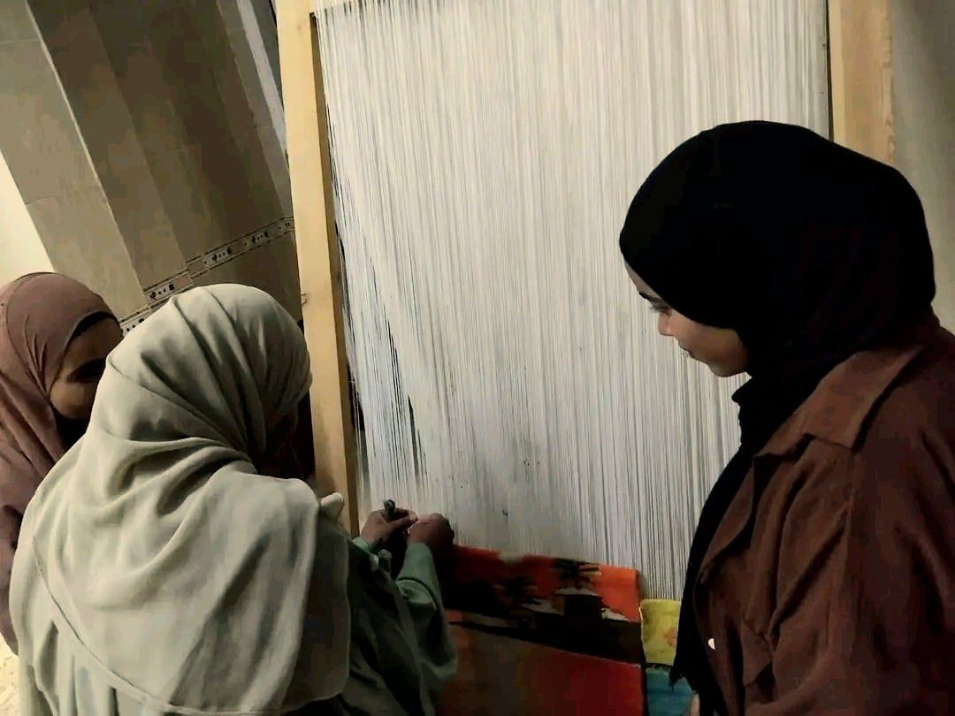 جانب من اعمال مبادرة علمنى حرفة جانب من اعمال مبادرة علمنى حرفة