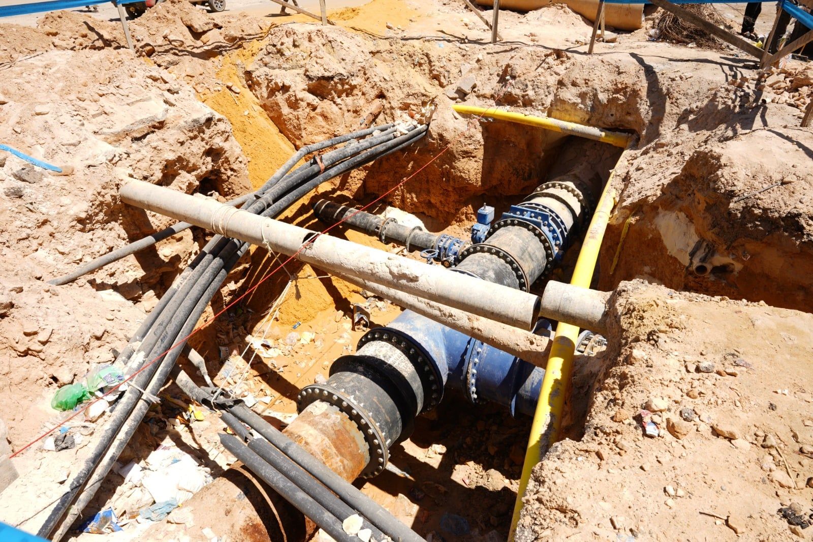 توسعة مخار شبكات المياه المغذية للمنازل بمطروح توسعة مخار شبكات المياه المغذية للمنازل بمطروح