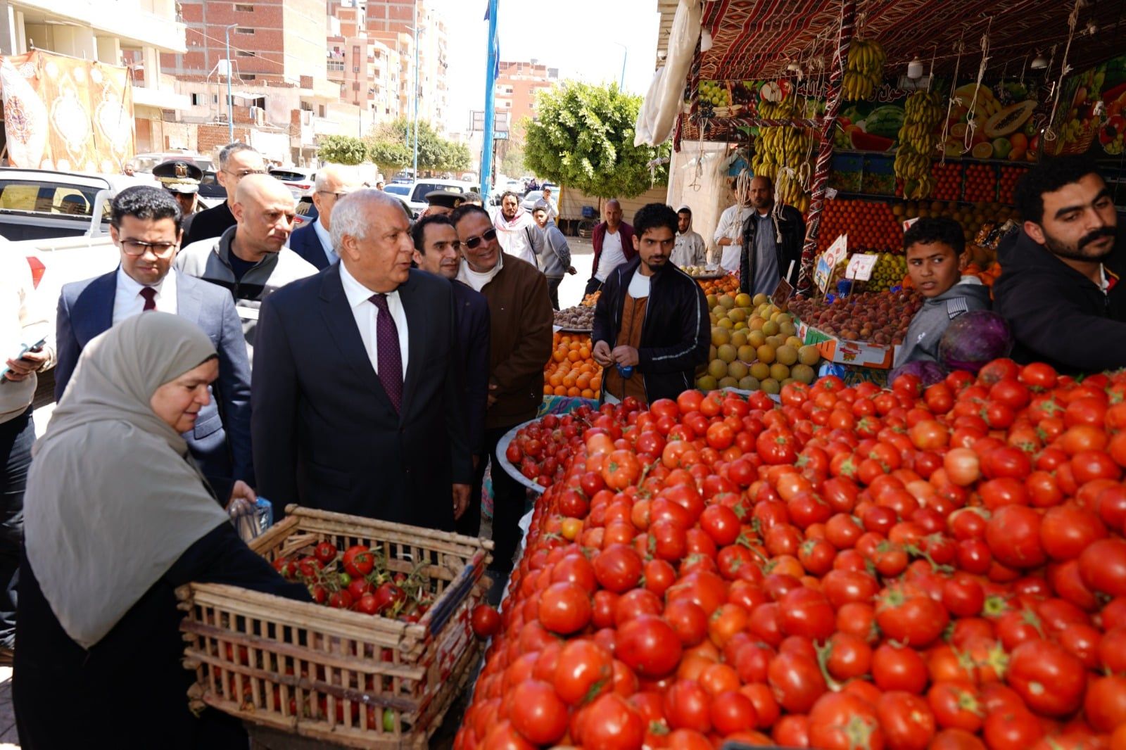 محافظ مطروح يشدد على ضرورة اعلان الاسعار محافظ مطروح يشدد على ضرورة اعلان الاسعار