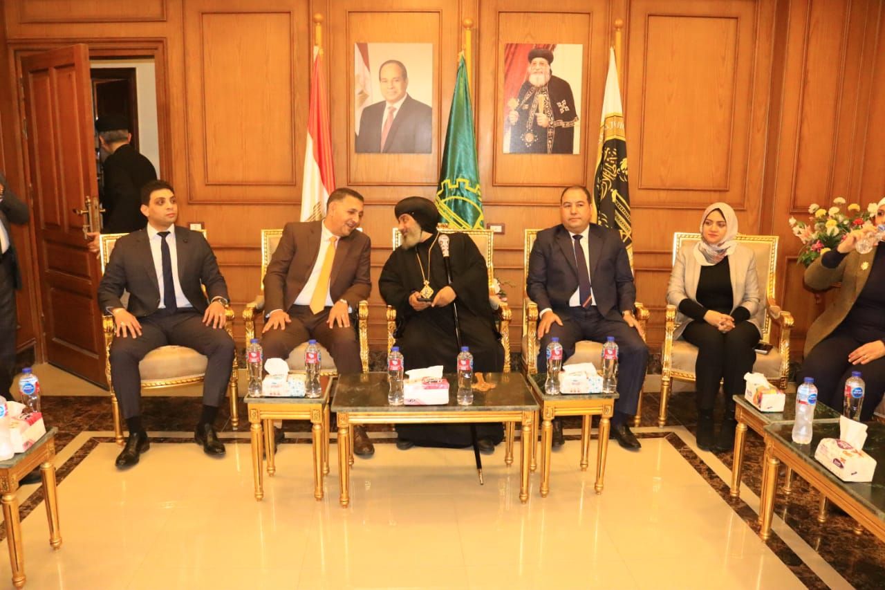 تقديم التهنئة للأنبا نوفير تقديم التهنئة للأنبا نوفير