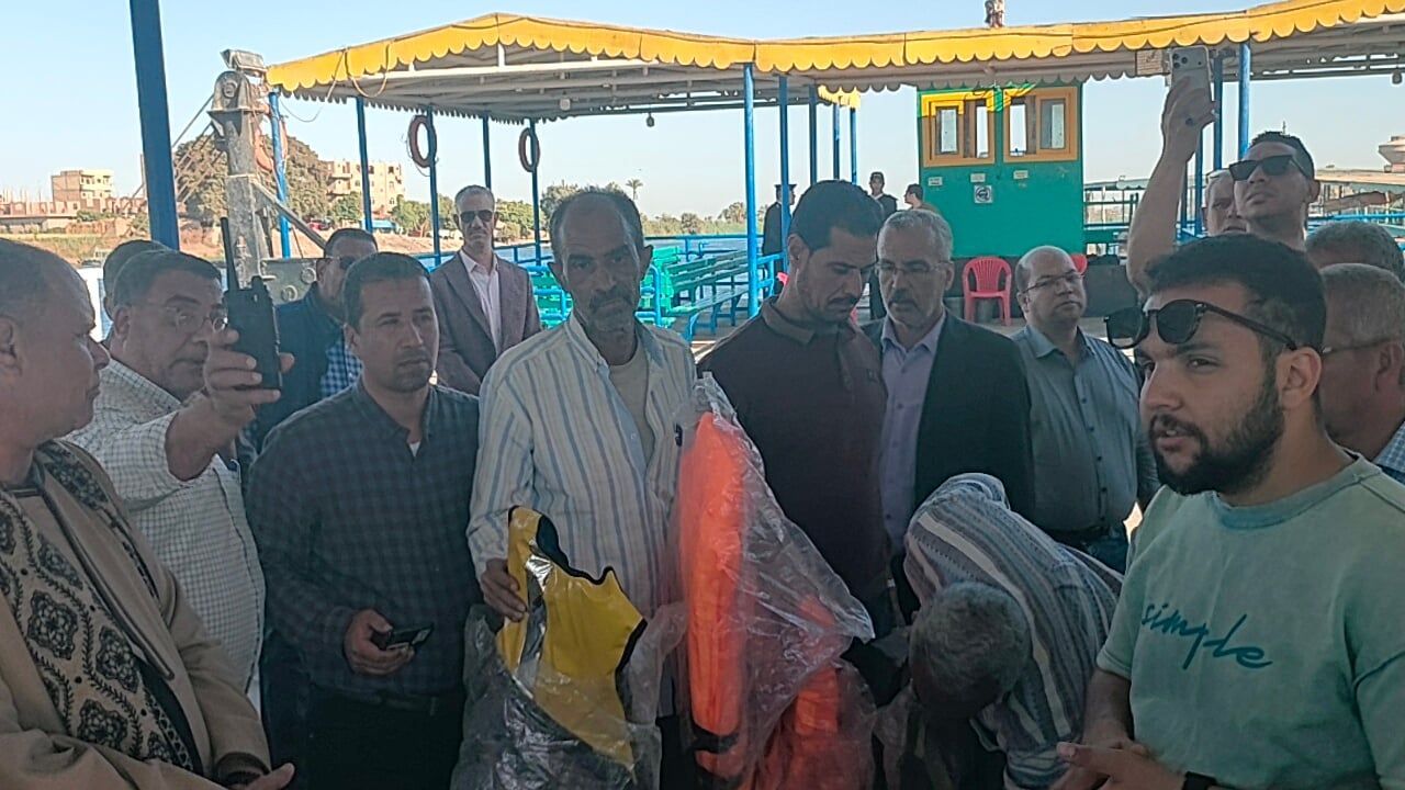 فحص جواكت النجاه_1 فحص جواكت النجاه_1