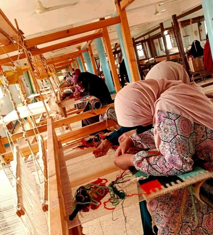 صناعة السجاد اليدوى داخل مصنع قرية البشندى صناعة السجاد اليدوى داخل مصنع قرية البشندى