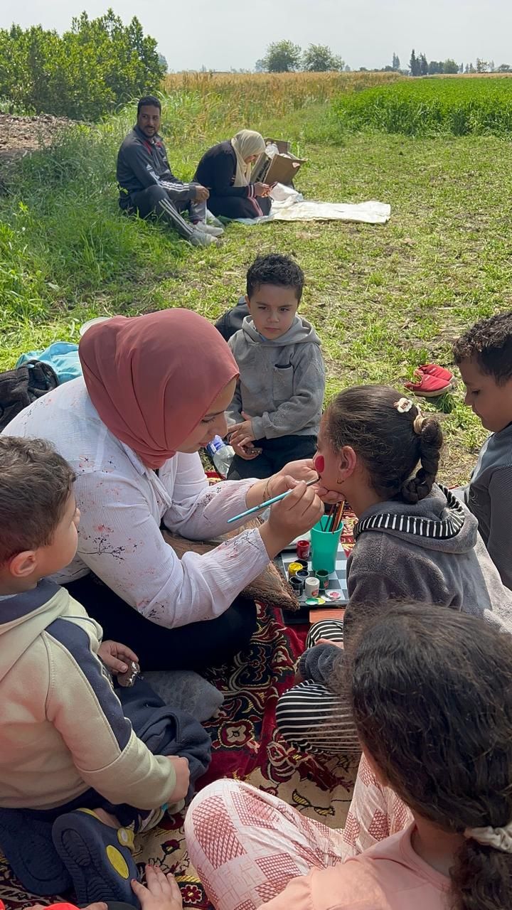 مكة تقوم برسم وجوه الأطفال مكة تقوم برسم وجوه الأطفال