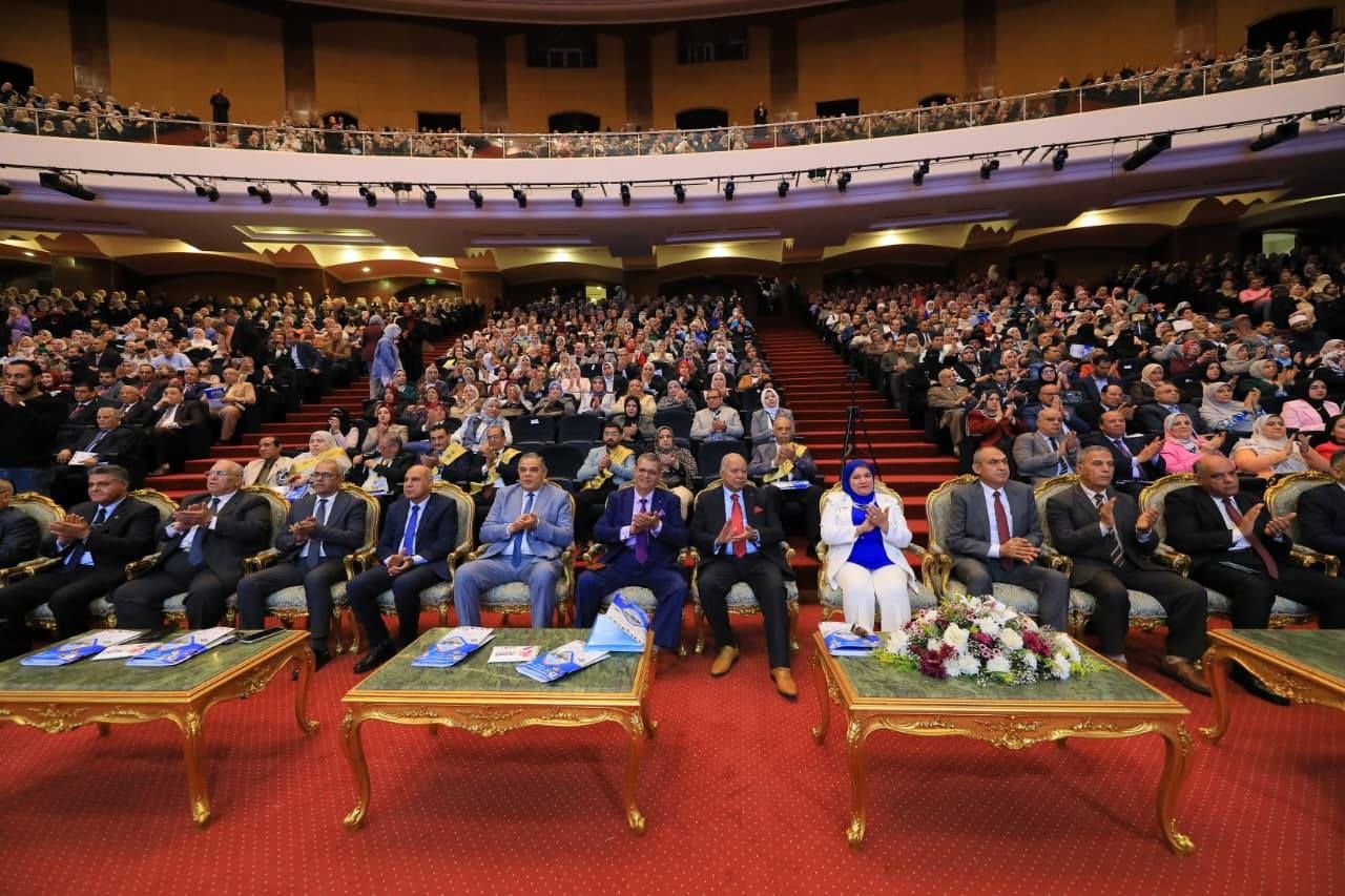 الحضور في المؤتمر الحضور في المؤتمر