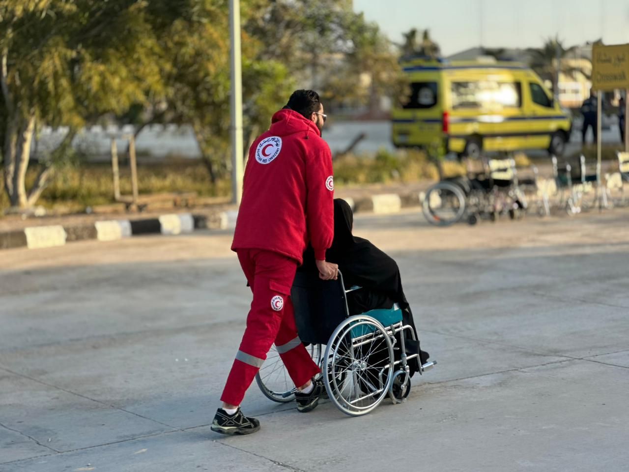 مصر تمد غزة بـ 155 ألف سلة غذائية مصر تمد غزة بـ 155 ألف سلة غذائية