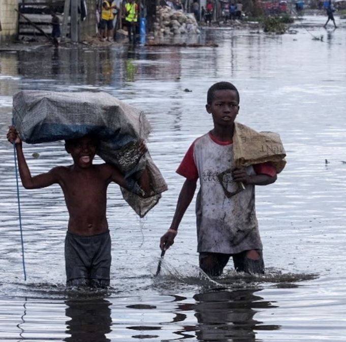 إعصار يخلف دماراً هائلاً في جميع أنحاء مدغشقر (1) إعصار يخلف دماراً هائلاً في جميع أنحاء مدغشقر (1)