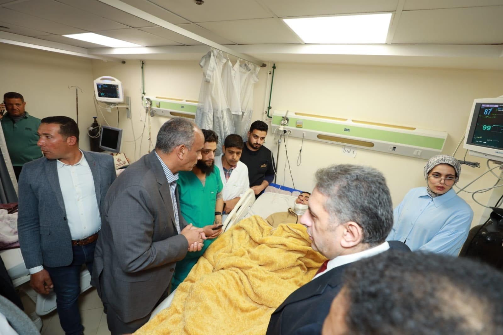 محافظ كفر الشيخ يطمئن على مصاب محافظ كفر الشيخ يطمئن على مصاب