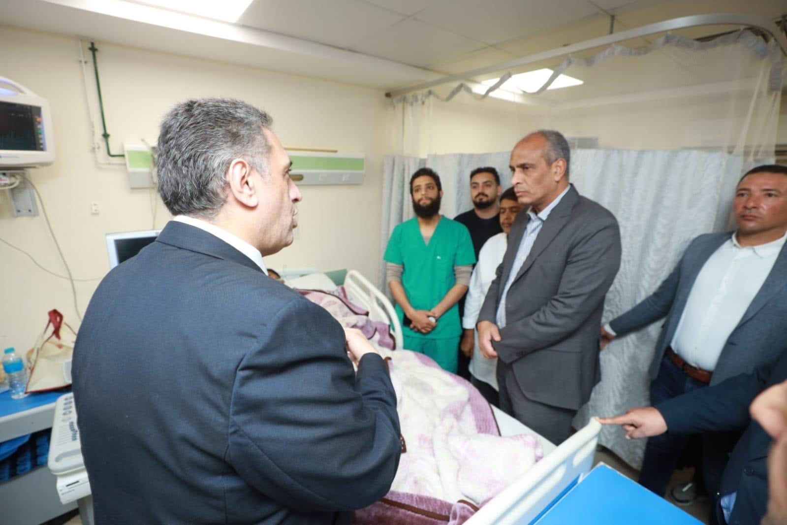 محافظ كفر الشيخ يطمئن على المصابين محافظ كفر الشيخ يطمئن على المصابين