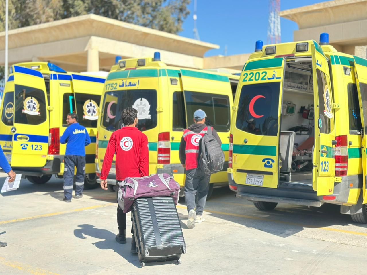 مصر تستقبل الدفعة 34 من المصابين مصر تستقبل الدفعة 34 من المصابين